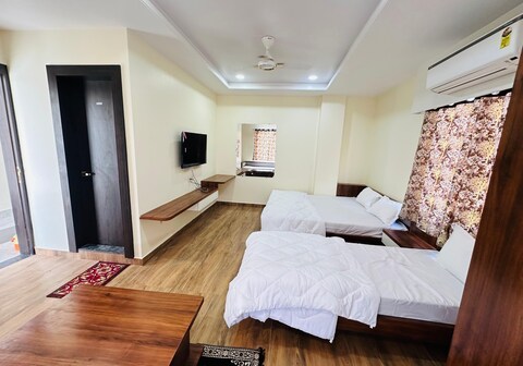 Shree Majisa Hotel and Restaurant