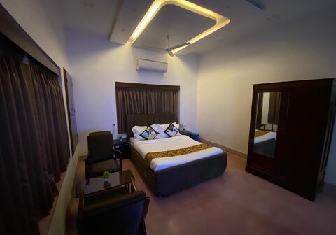 Handpicked Aaashiyana Topaz