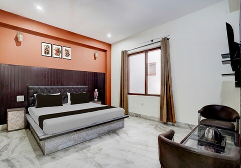 Super Hotel O Raj Mahal