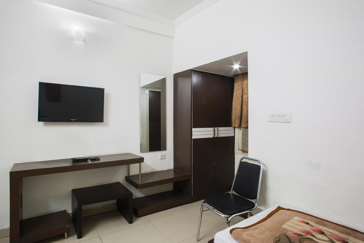 Hotel Rudra Continental Rudrapur INR 644 OFF   3  5  0  0   Deal Hotel