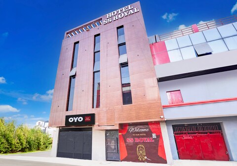 OYO 830390 Hotel SS Royal