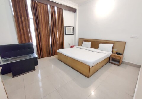 Hotel Meridian | Katra Near Railway Station