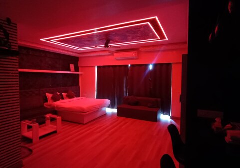 Luxury Jacuzzi Studio