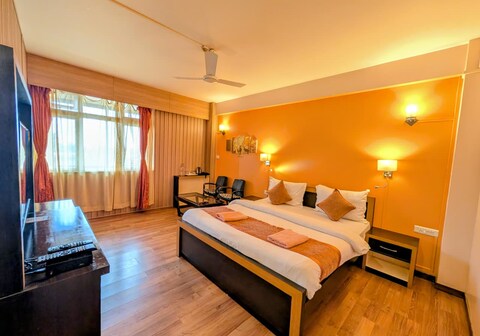 Orange Inn Stay | Rooms & Restaurant