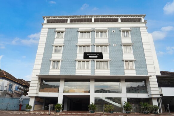 Super Townhouse MG Road Trivandrum formerly Nandanam Park