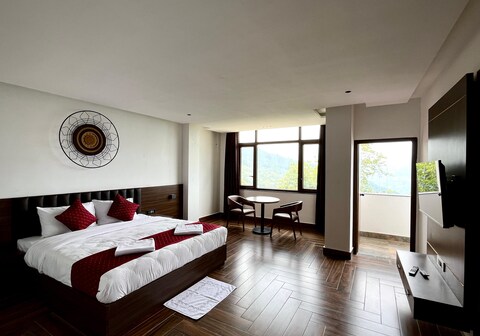 The Vivace || Bar & Restaurant