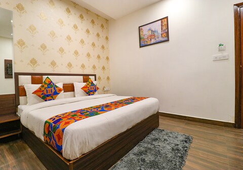 FabHotel California Heights