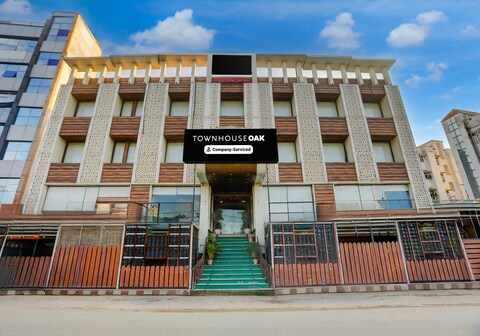 Super Townhouse Oak Amity University Patna Formerly The Golden Crown