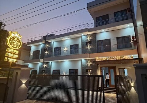 Wishotel Xpress Hotel Crown Classic Villa