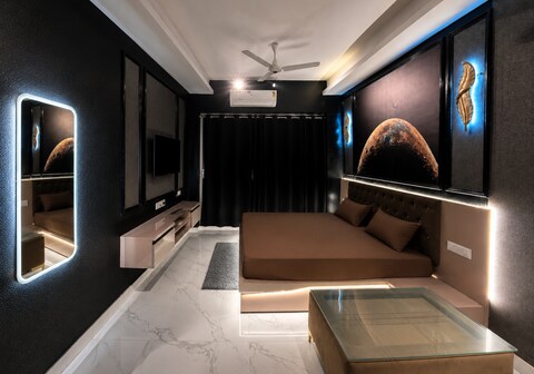 Moon Escape Studio