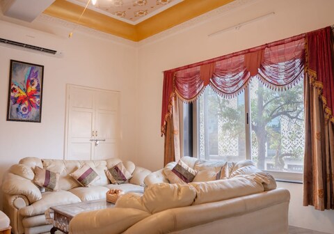 Lotus Beds- Stay in the Heart of Jaipur M.i. Road