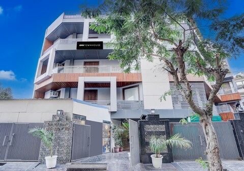 Townhouse NOIDA BUSINESS SUITES