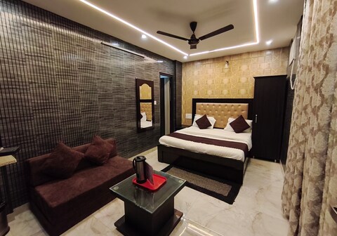 Hotel Gulmohar