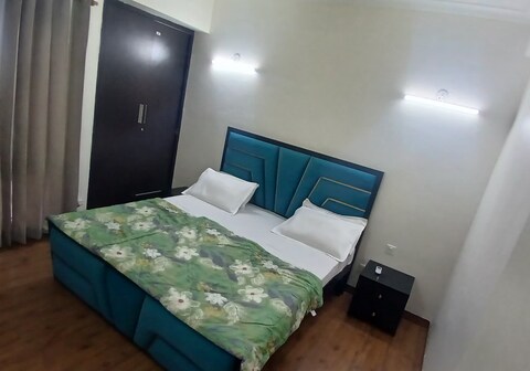 A HOME APARTMENT (AHA)