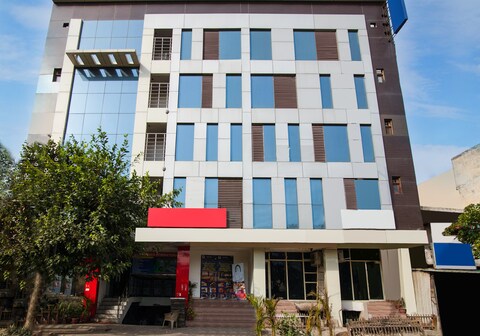 Collection O by OYO Mera Eternity