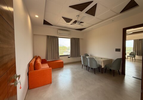 Sky Villa |Entire 1 BHK Penthouse with Infinity Pool