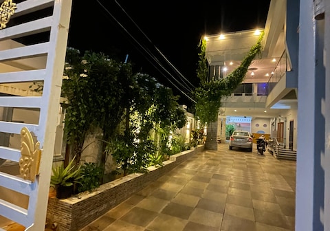 WHITE HOUSE HOMESTAY