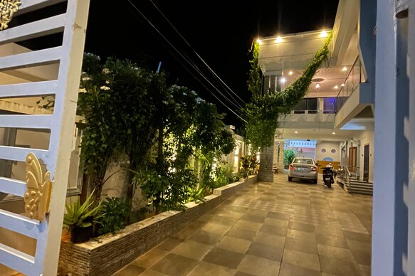 WHITE HOUSE HOMESTAY