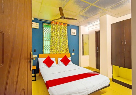 Hotel O Grand Residency Near Kasi Talkies