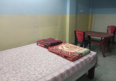 Yogeshwar guest house