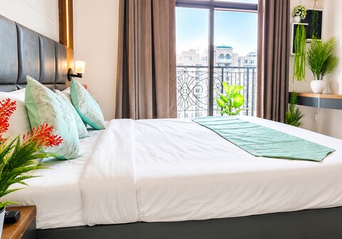 The Suites Inn Studios