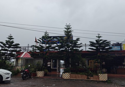 Saket Guest House and Restaurant