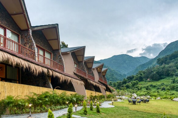Corbett Vanvaas Resort