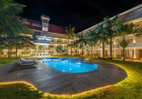 White Wharf Beach Resort Morjim