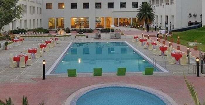 inder-residency-udaipur-pool