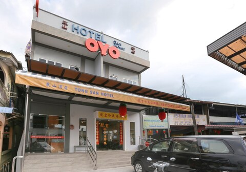OYO 89915 East Mount Hotel