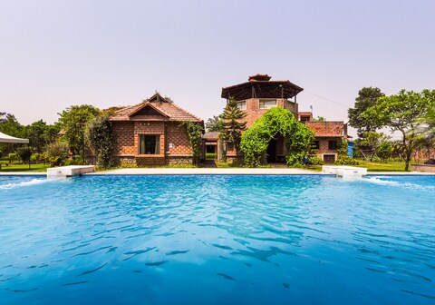 Baweja Farm- 4BHK Luxe Boutique Farmstay with Pool