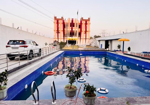 The Golden Nacre Palace