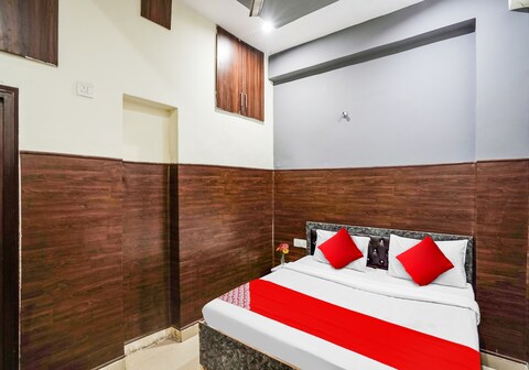 Hotel Aura Residency