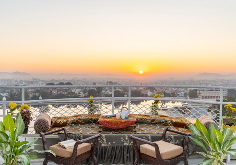 Wildflower Suite By Hill Villa Signature Suites