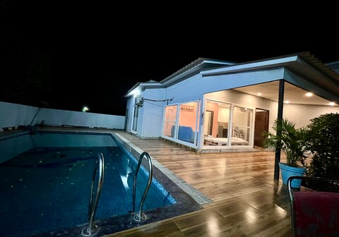 GoBravo 71 -2Bhk Farm with Pool and Garden Sec 150 Noida