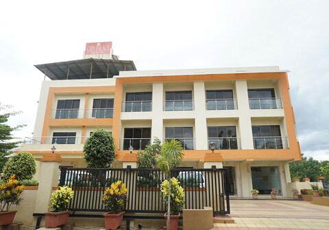 CITY PALACE RESORT