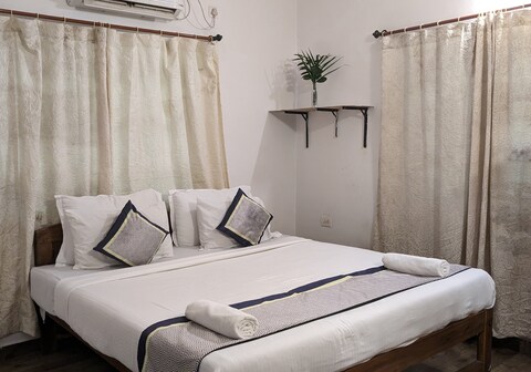 La Vaiencia Villa, Morjim