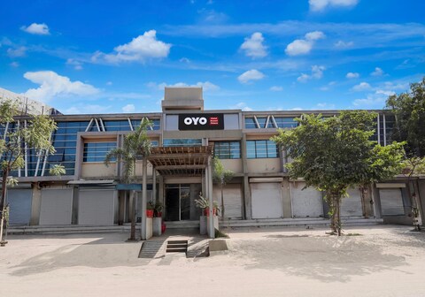 Hotel O Vatva Railway Station Formerly Anmol Palace