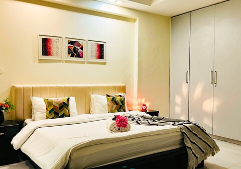 BluO 1BHK-DLF CyberCity|MG Road