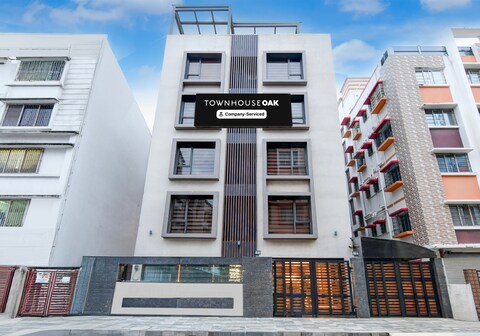 Super Townhouse Oak DLF Newtown Bus Terminal