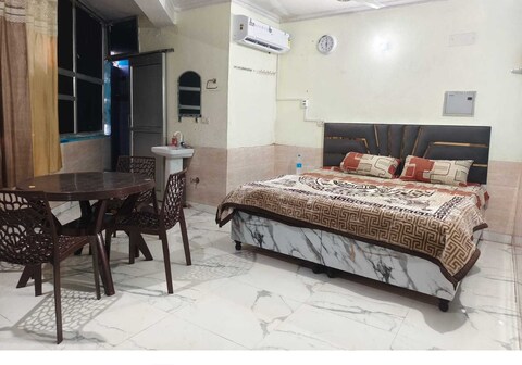 SPOT ON Royal King Guest House