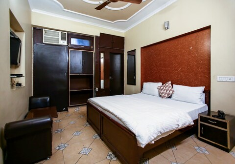 ASHU VILLA near Maharani Bagh