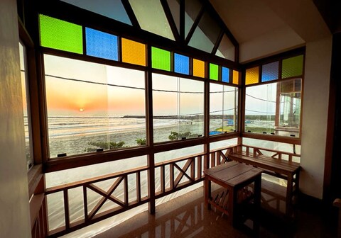 SeaCret by Dormer Stay- Relaxing Beach View Stay