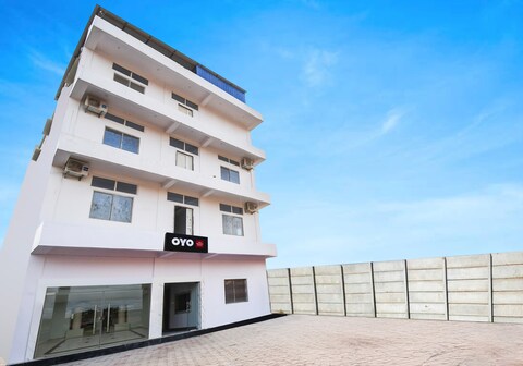 Super Hotel O Radha Krishna Residency