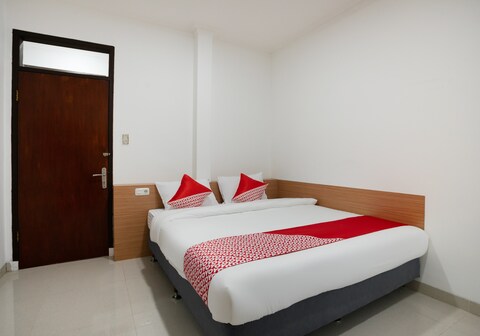 Hotel O Hegarbudhi Residence