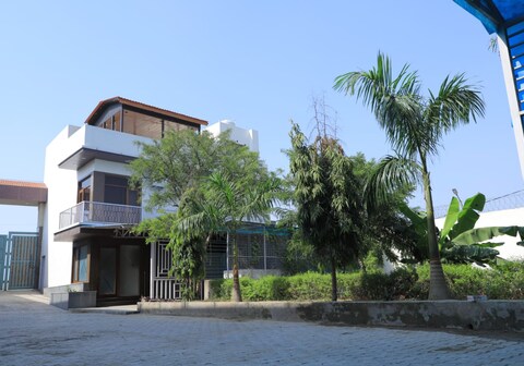 The Taj Mughal Courtyard Homestay