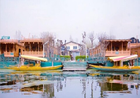 Perfume Garden Houseboats