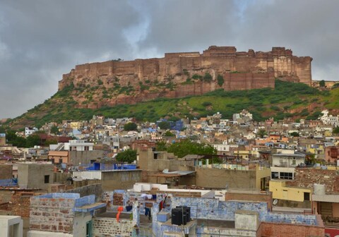 Dylan Cafe and Guest House