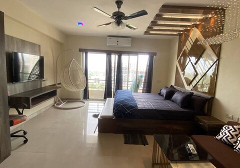 Modern Studio Apartment With Pool