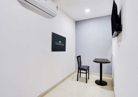 Super Townhouse Morden Town